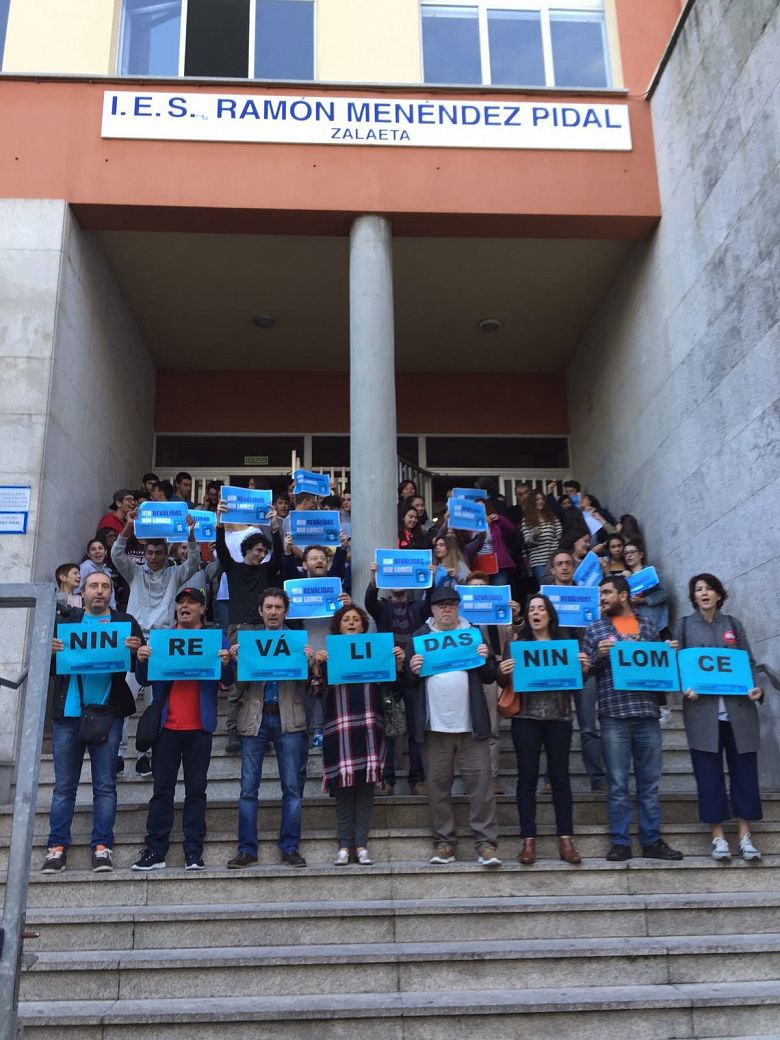 2016-10-20-ConcentracionLomce-IESZalaeta-ACorunha-01.jpg